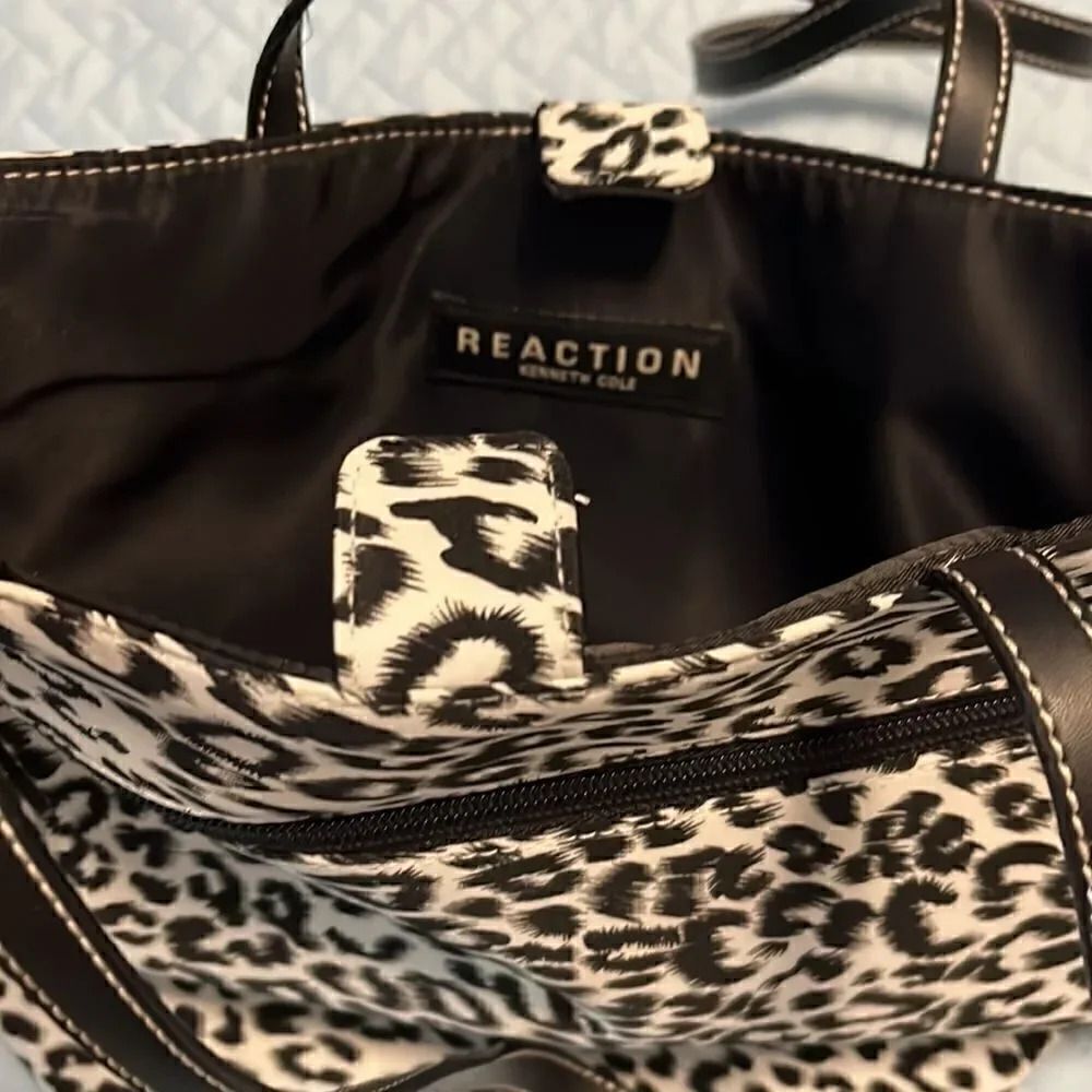 Kenneth Cole Reaction bag - Picture 4 of 5